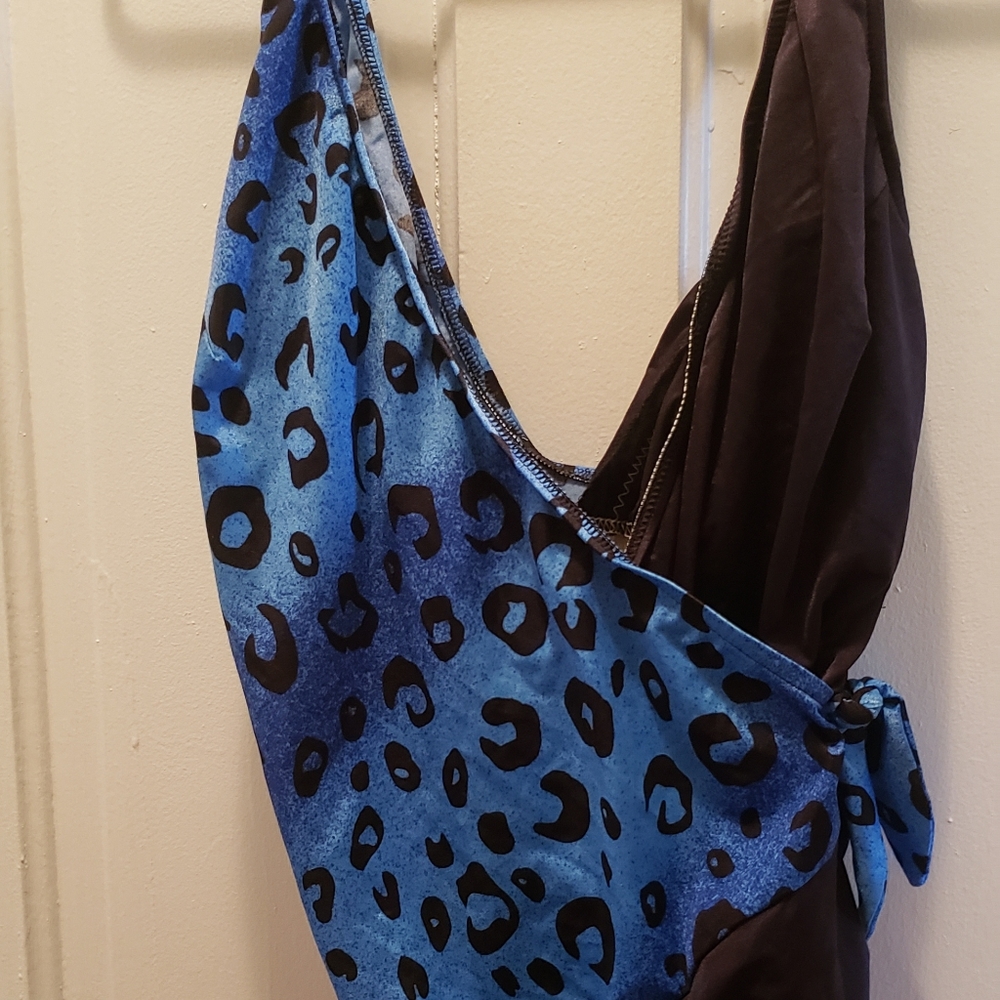 Maxine of Hollywood one piece swimsuit .Size XL.  Never worn . Black, blue print